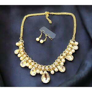 Very Blingy Bougie Gold Collar Necklace w Faux Diamonds & Pearls w Pearl Earring